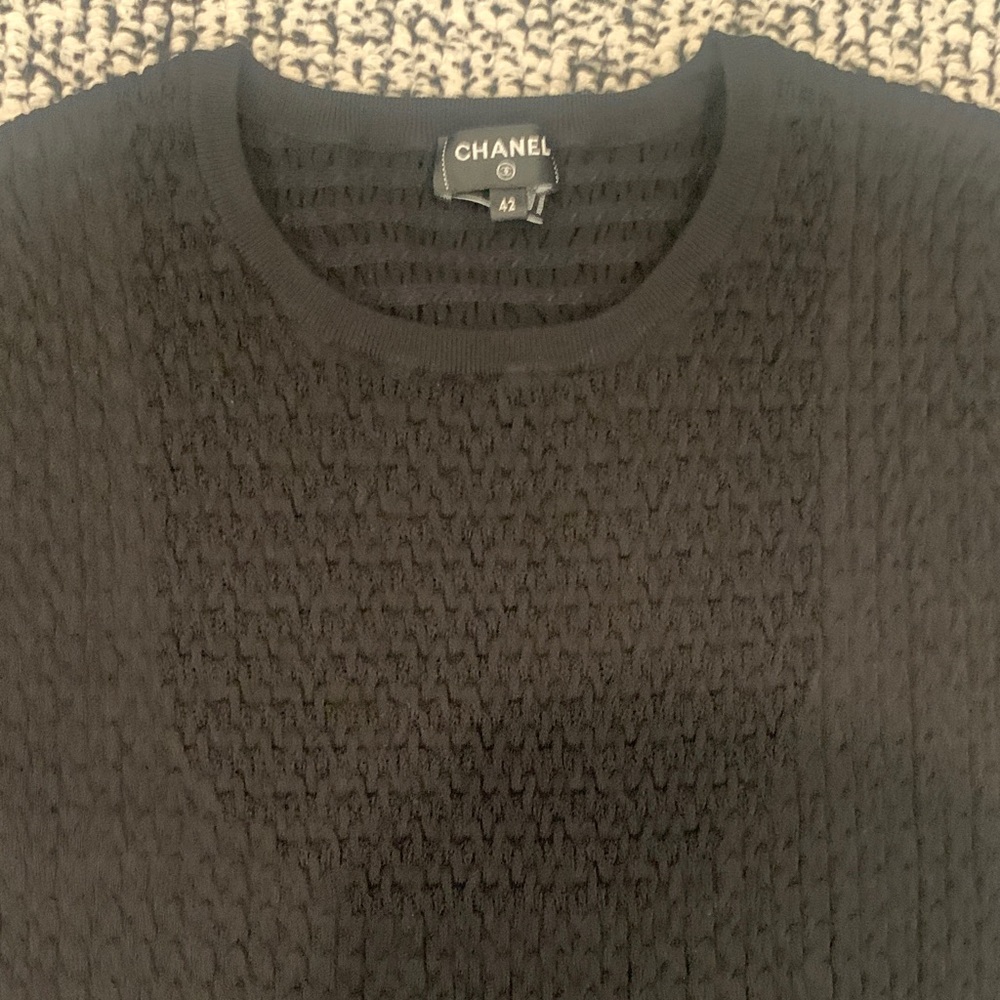CHANEL Black Short-Sleeve Knit Dress CC with Logo Accent. Size 42. Pristine - Picture 13 of 15
